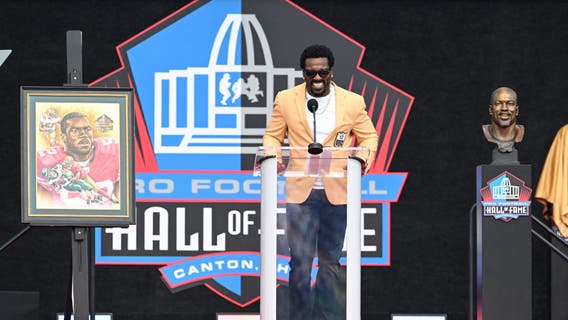 49ers linebacker Patrick Willis enshrined in Hall of Fame