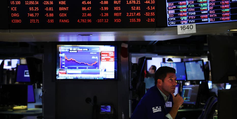 Dow drops 1K points, Japanese stocks suffer worst crash since 1987
