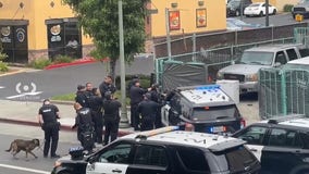 Barricaded suspect taken into custody by Oakland police