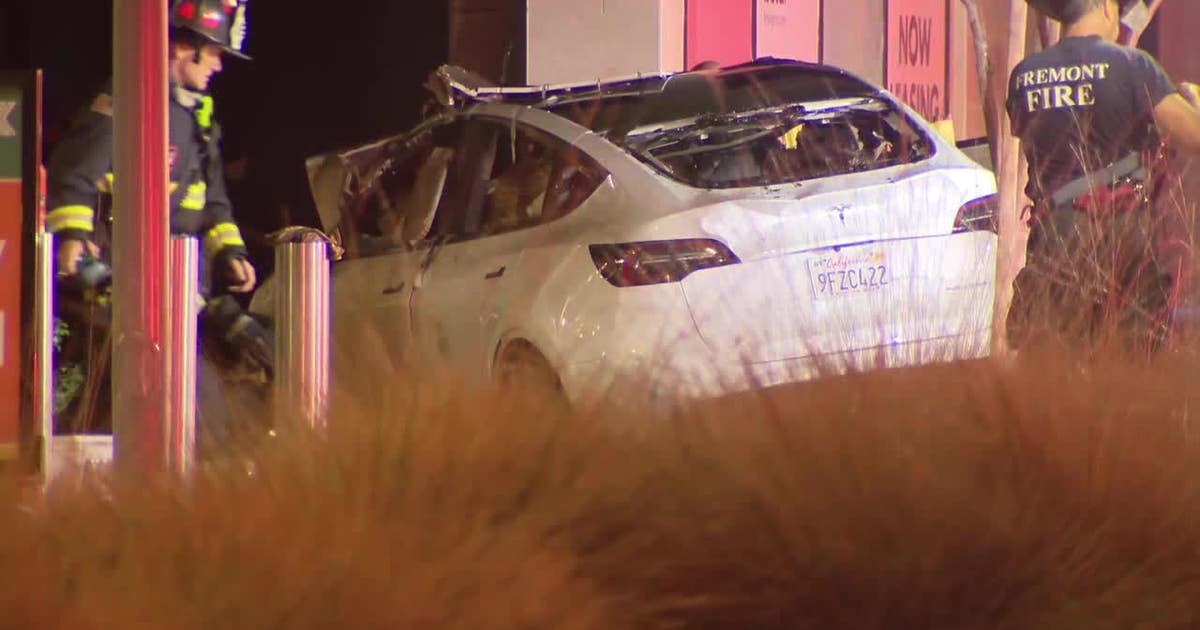 Tesla driver dies after crashing into Fremont apartment complex ...