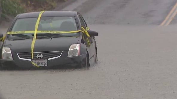 Driver escapes rising Santa Rosa flooding water