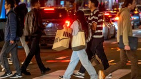 Shoppers flock to Union Square for last-minute Christmas gifts, festivities