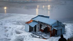 3 fall into ocean after Santa Cruz Wharf partially collapses, floats away