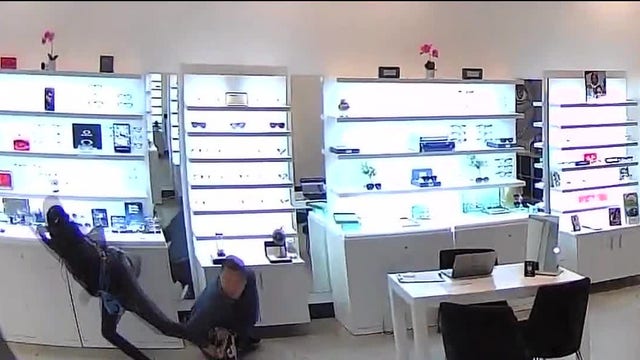 San Ramon eye clinic staff fight back as thieves rush in to steal glasses