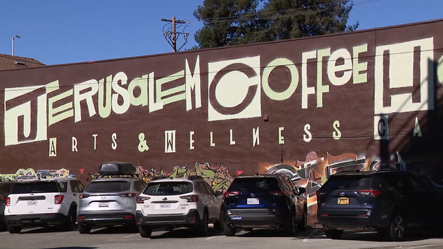 Man sues Oakland cafe after being kicked out for wearing hat with religious symbol