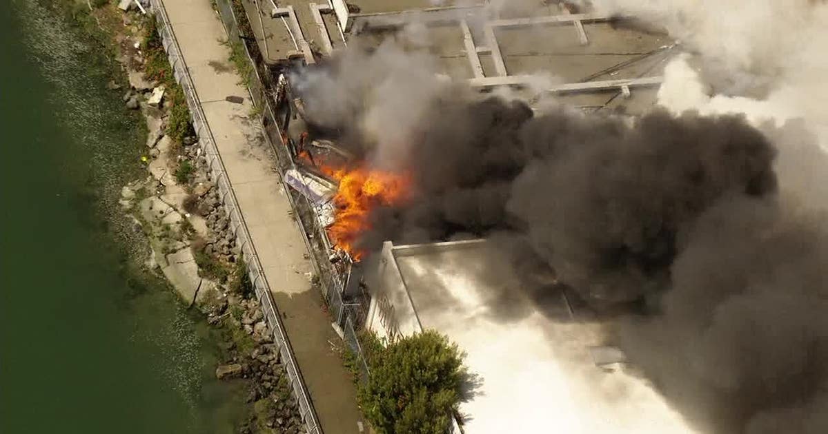 Firefighters respond to warehouse fire in Oakland | KTVU FOX 2