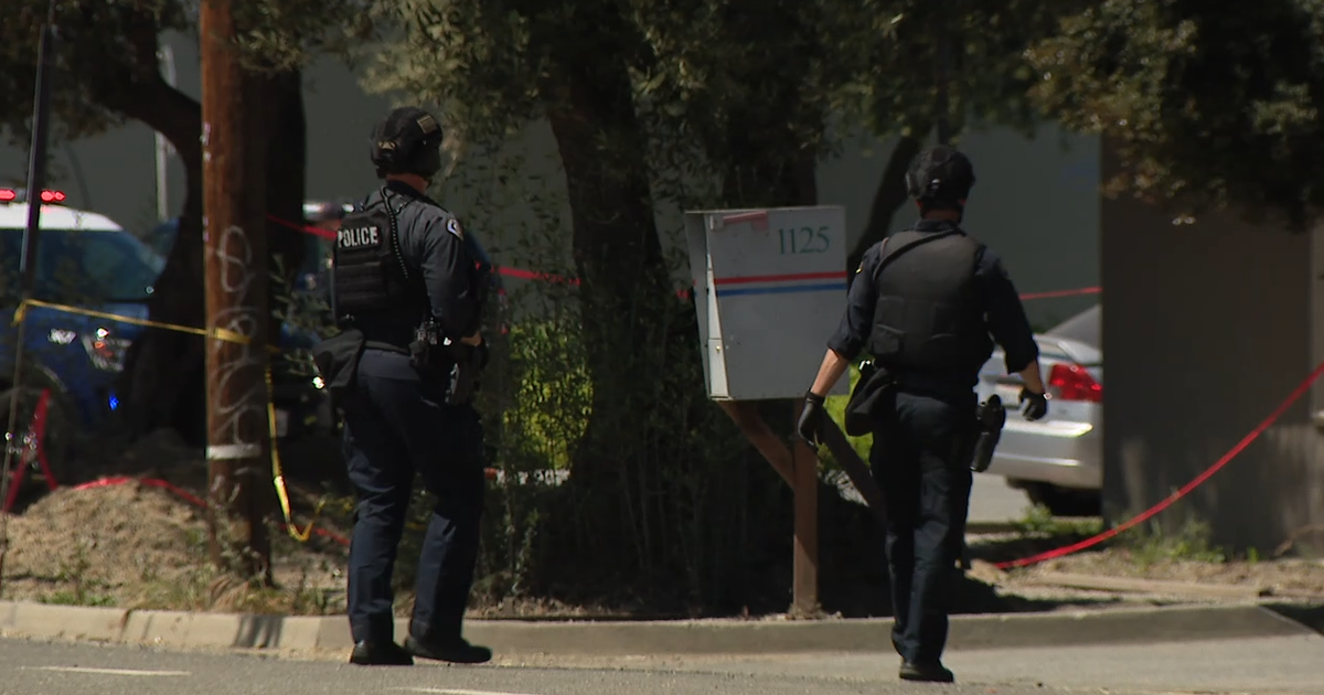 Suspected bank robber shot by police during chase from Concord to San ...