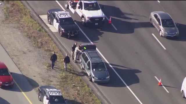 Coroner IDs body found in backseat of minivan along US 101 in San Mateo