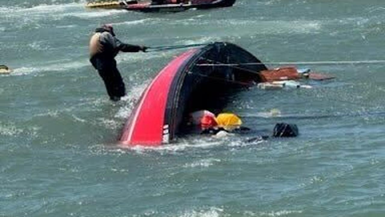 8 rescued after boat capsizes off Marina Green coast | KTVU FOX 2
