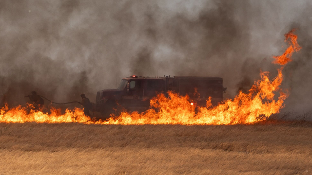 Crews battle wind-driven Midway Fire near Tracy