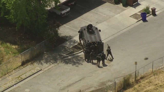 Armed man prompts lockdown in Richmond neighborhood