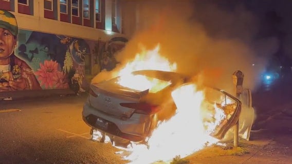 Mass looting of Oakland Shiekh store captured on video, car on fire
