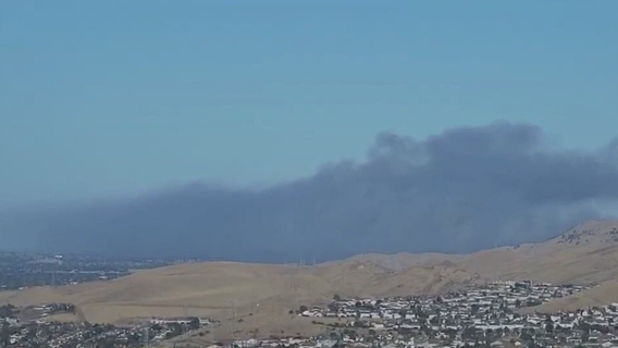 Large brush fire burning in Antioch prompts evacuation warnings