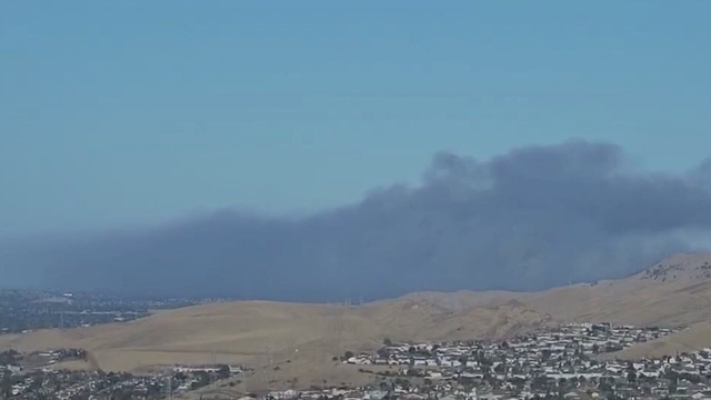 Large brush fire burning in Antioch prompts evacuation warnings