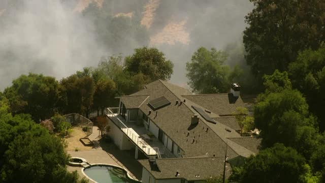 Large home momentarily threatened in Los Altos fire, 1 out building burns