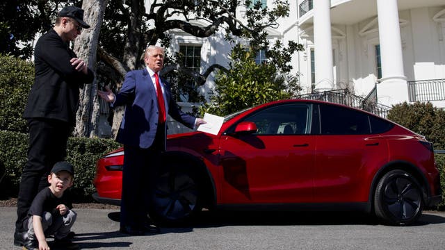 Trump signs measure blocking California’s ban on new sales of gas-powered cars