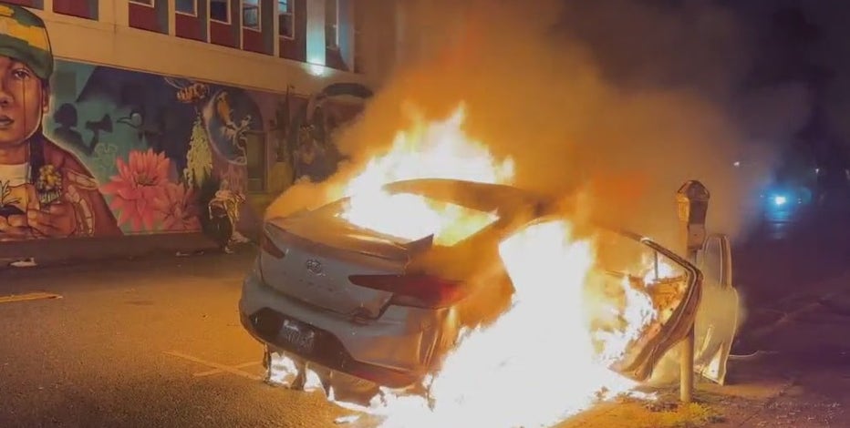 Mass looting of Oakland Shiekh store captured on video, car on fire