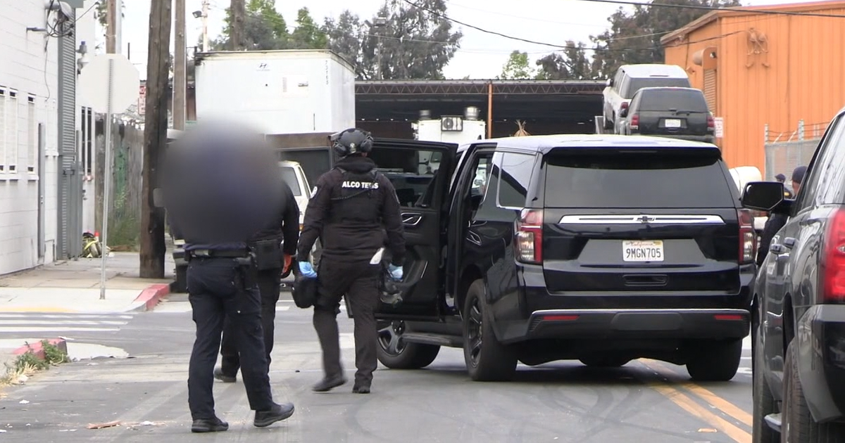 15 stolen cars recovered in East Oakland auto-theft raid | KTVU FOX 2