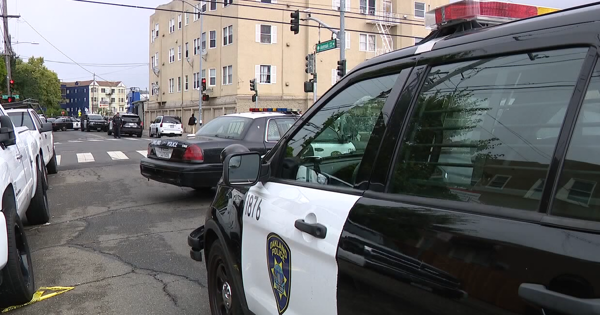 Man, woman shot dead in East Oakland apartment | KTVU FOX 2