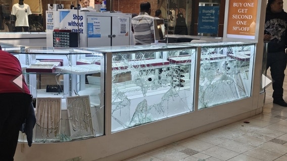 Video: Masked group robs jewelry kiosk at Concord's Sun Valley Mall