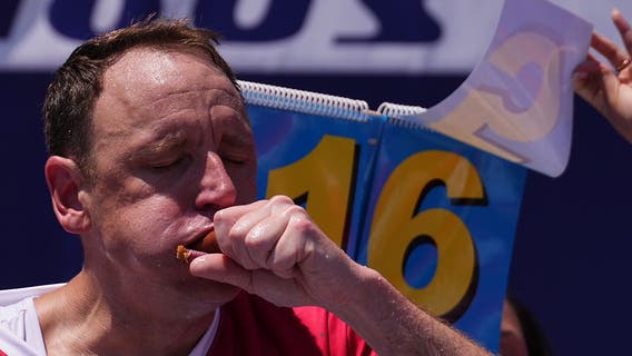 Joey Chestnut wins 17th hot dog eating contest after 1-year absence