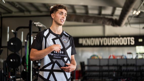 Oakland teen goes from cheering on the Roots to wearing the jersey