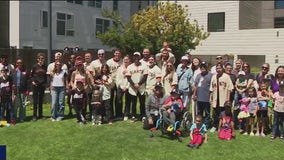 Spreading smiles: SF Giants play ball with UCSF pediatric patients