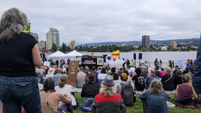 Hundreds gather at Lake Merritt to protest Texas congressional gerrymandering