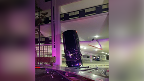 Suspected drunk driver arrested after crashing over side of Pleasant Hill parking garage