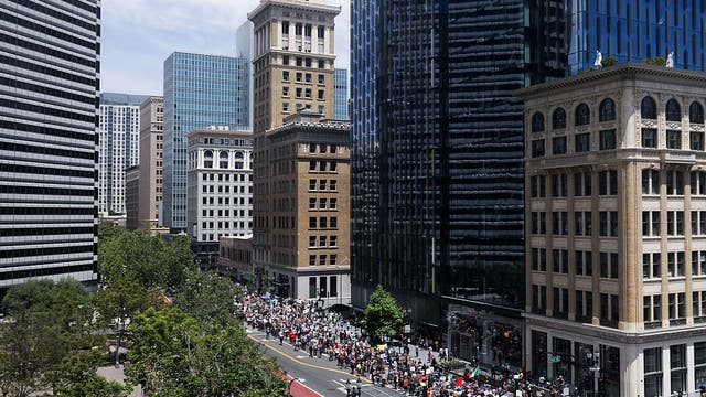 Trump hints he could send National Guard to Oakland