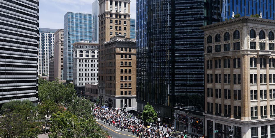 Trump hints he could send National Guard to Oakland