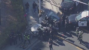 Attempted robbery in Oakland ends with suspect car wrapped around pole