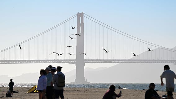 San Francisco beaches crowded on Labor Day as temperatures heat up