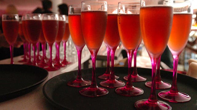 New Oakland bar issues controversial dress code rules