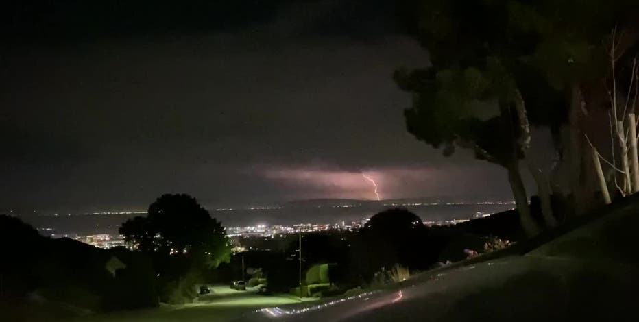 Lightning show electrifies Bay Area skies