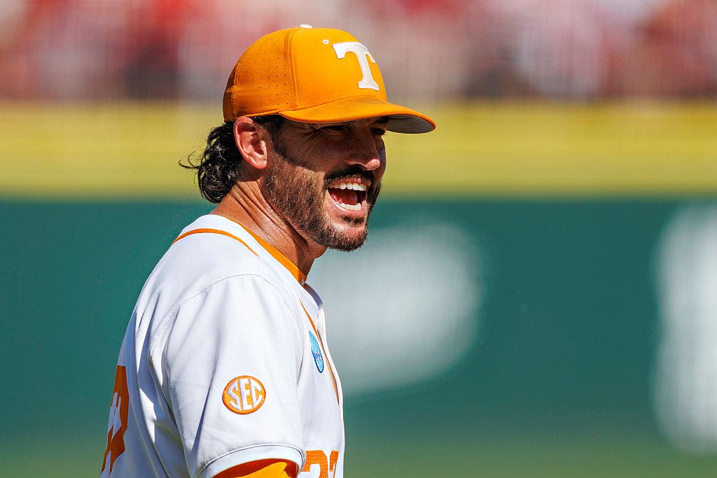 Giants name Tony Vitello manager, gambling on a college coach with no professional experience