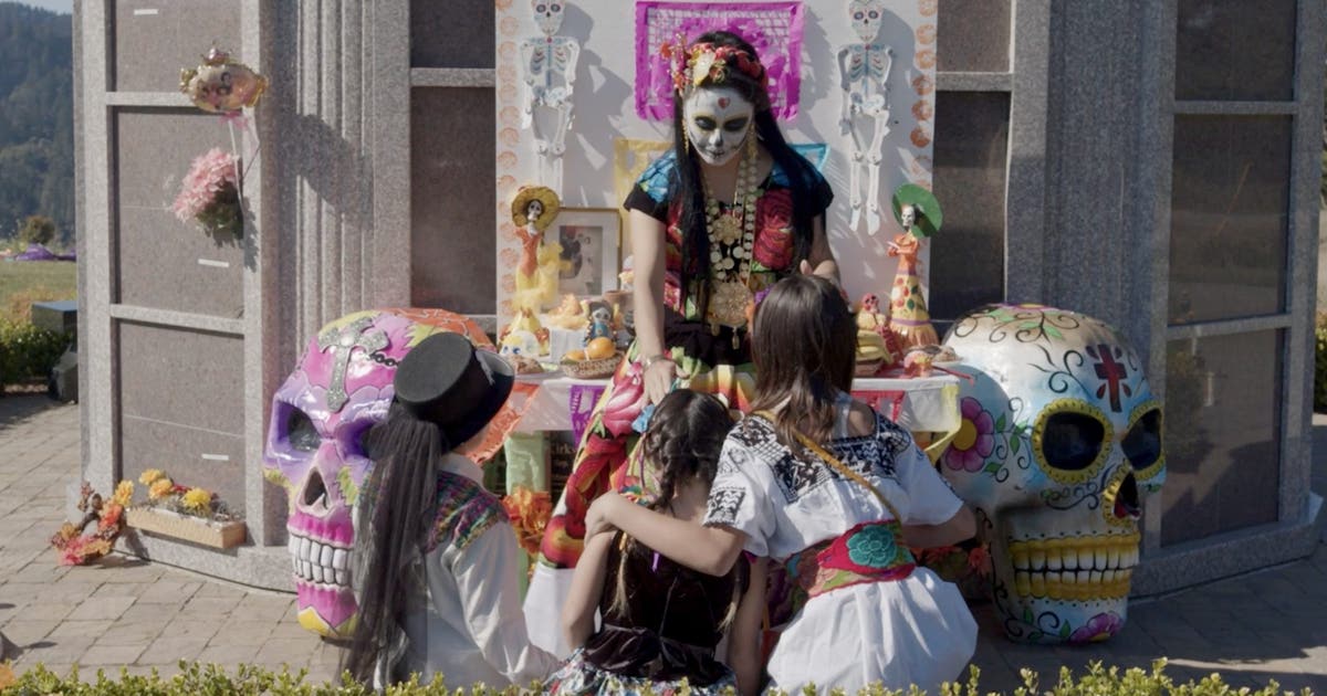 dia-de-los-muertos-half-moon- 
