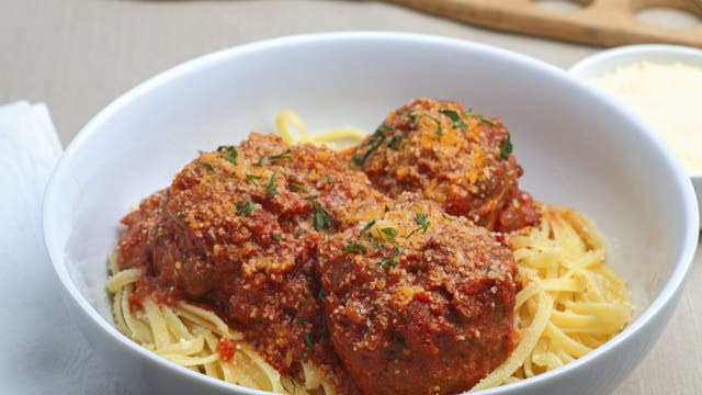 Popular food influencer dies after giving birth to first child at home