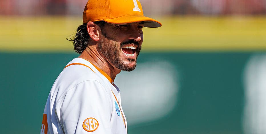 Giants name Tony Vitello manager, gambling on a college coach with no professional experience