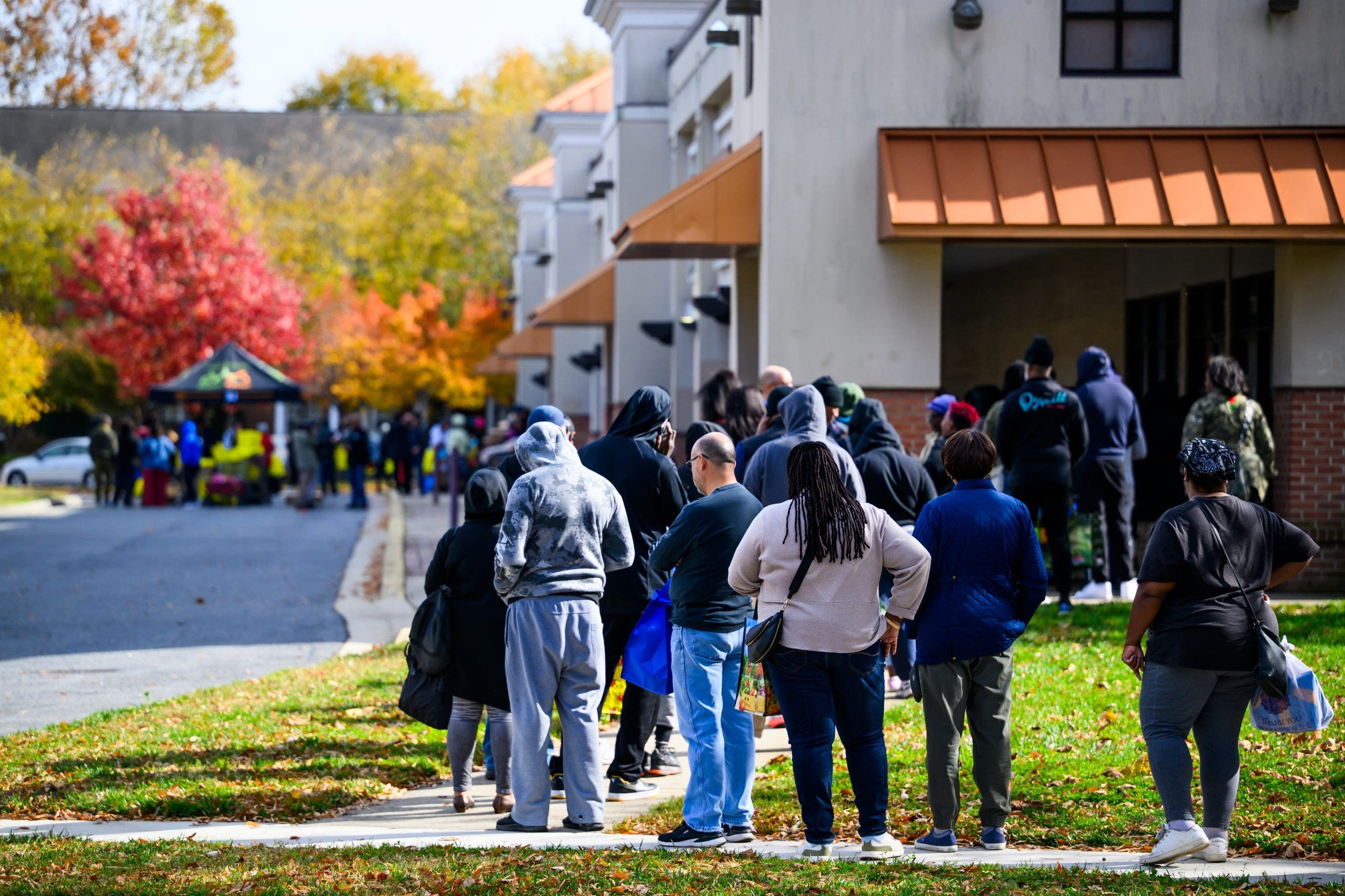 Bay Area families rely on food pantries after month without paycheck