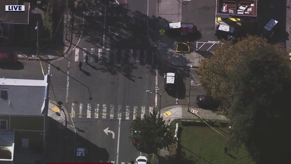 2 men fatally shot near East Oakland gas station