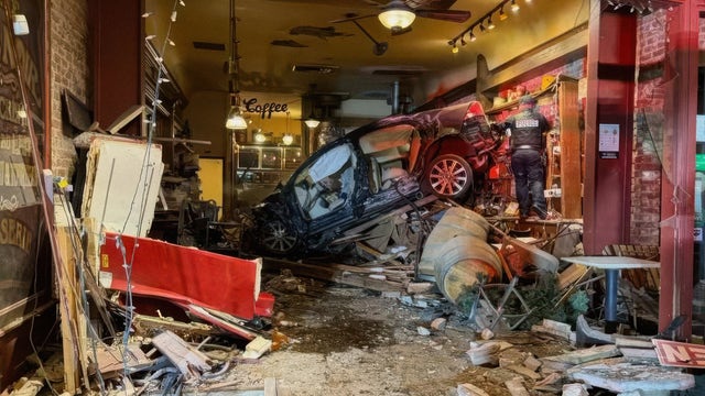 90-year-old crashes into Los Gatos coffee shop: police