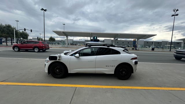 Waymo expands to Bay Area freeways, San Jose airport