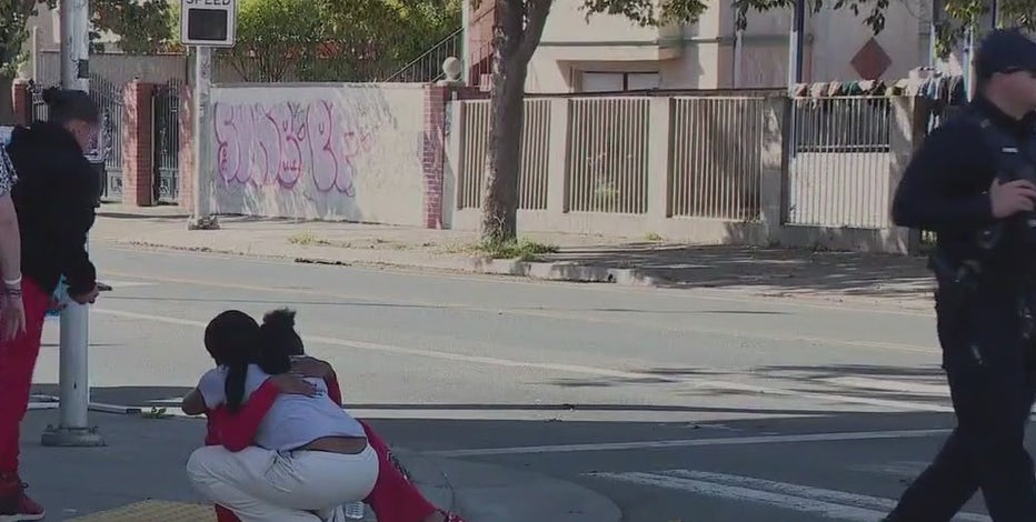 2 men fatally shot at East Oakland gas station