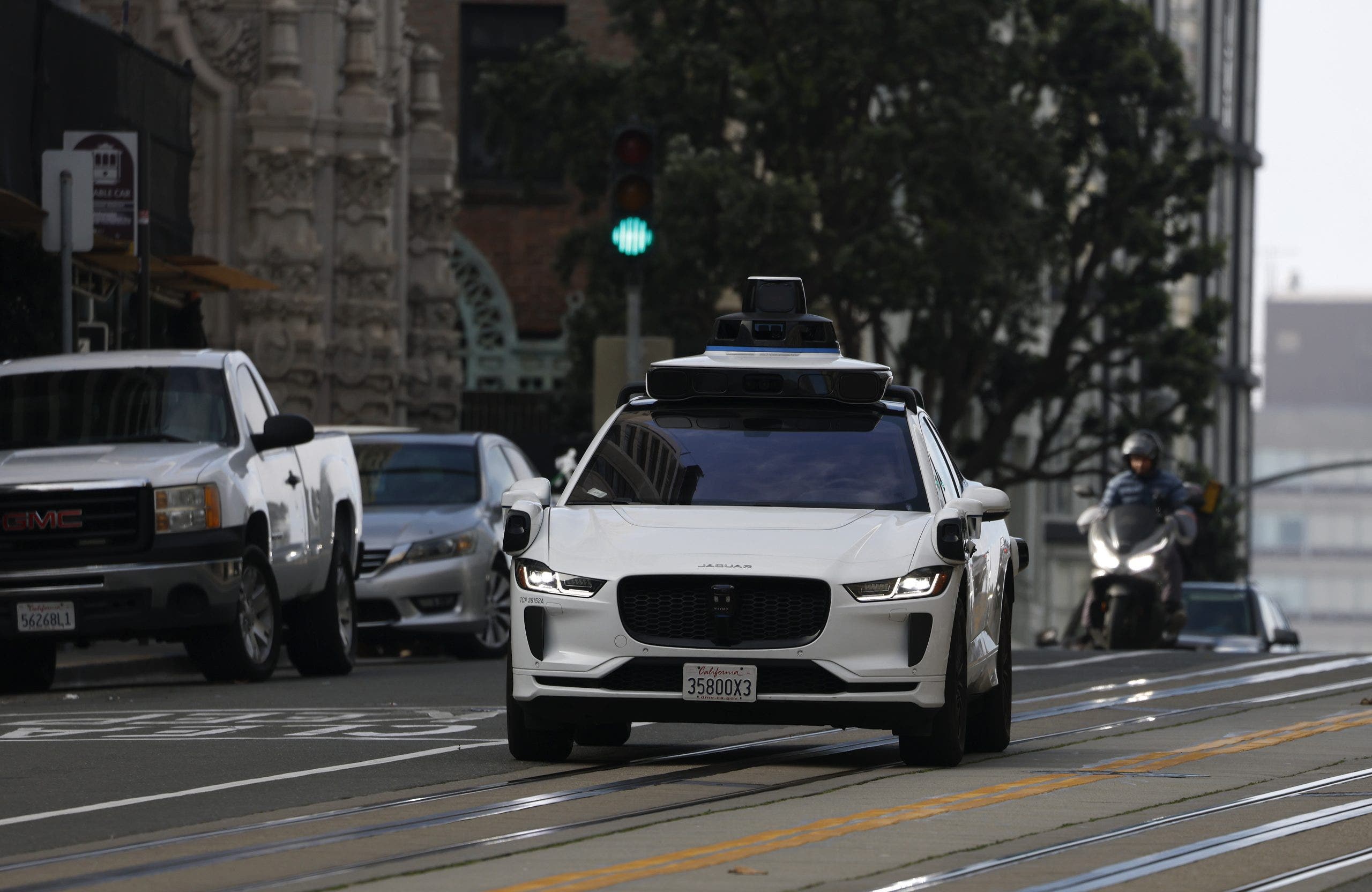 Los Angeles woman finds man hiding in trunk of self-driving Waymo