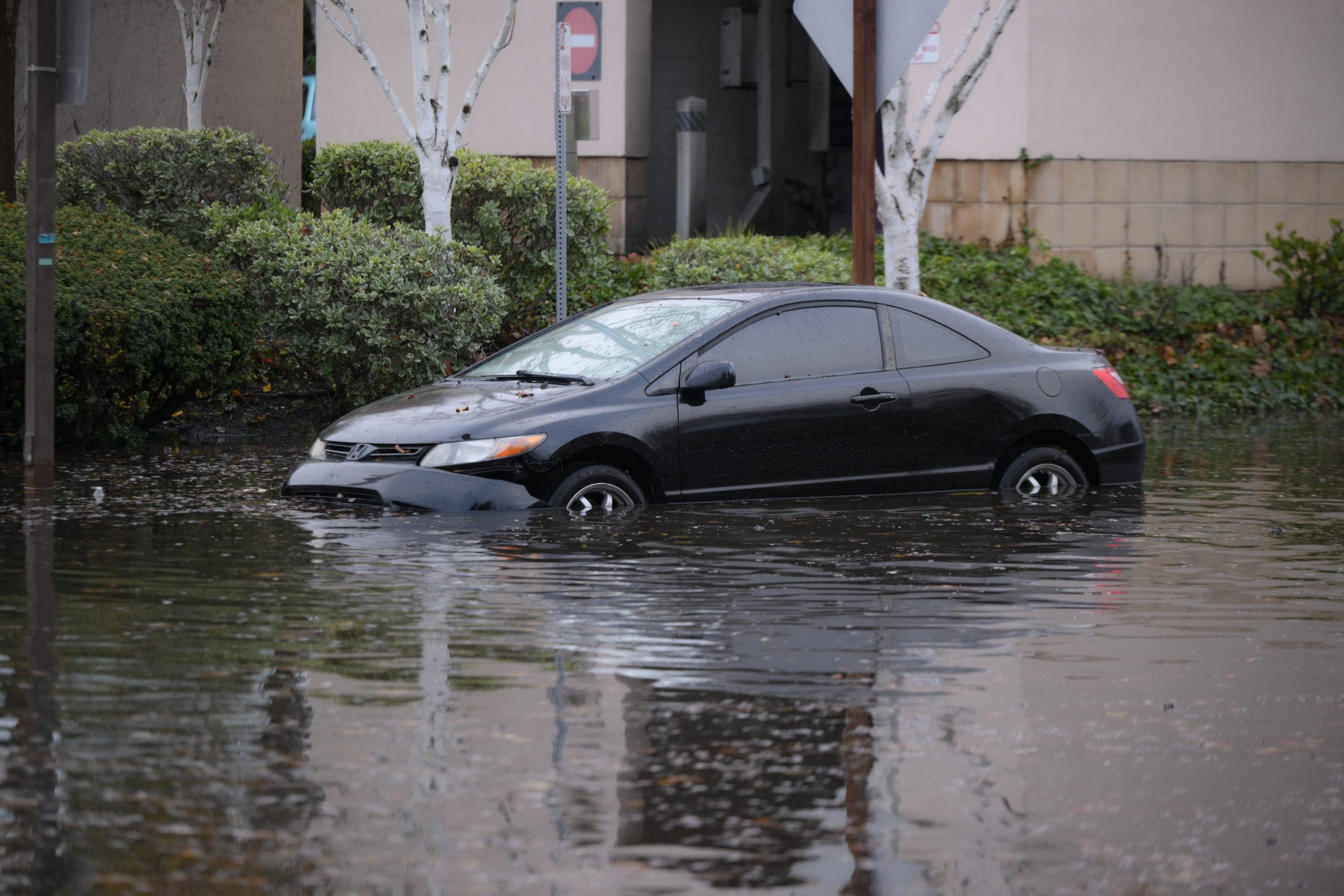 ‘Looked like a lagoon’: Menlo Park residents wake up to flooded streets