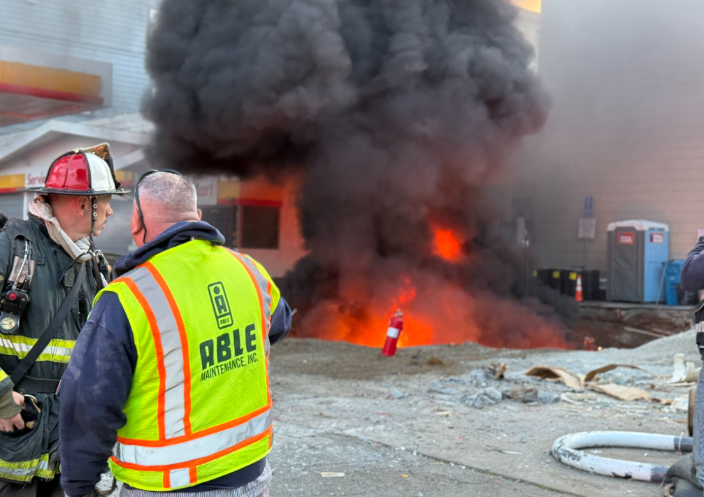 Gas tank catches fire at San Francisco Shell station