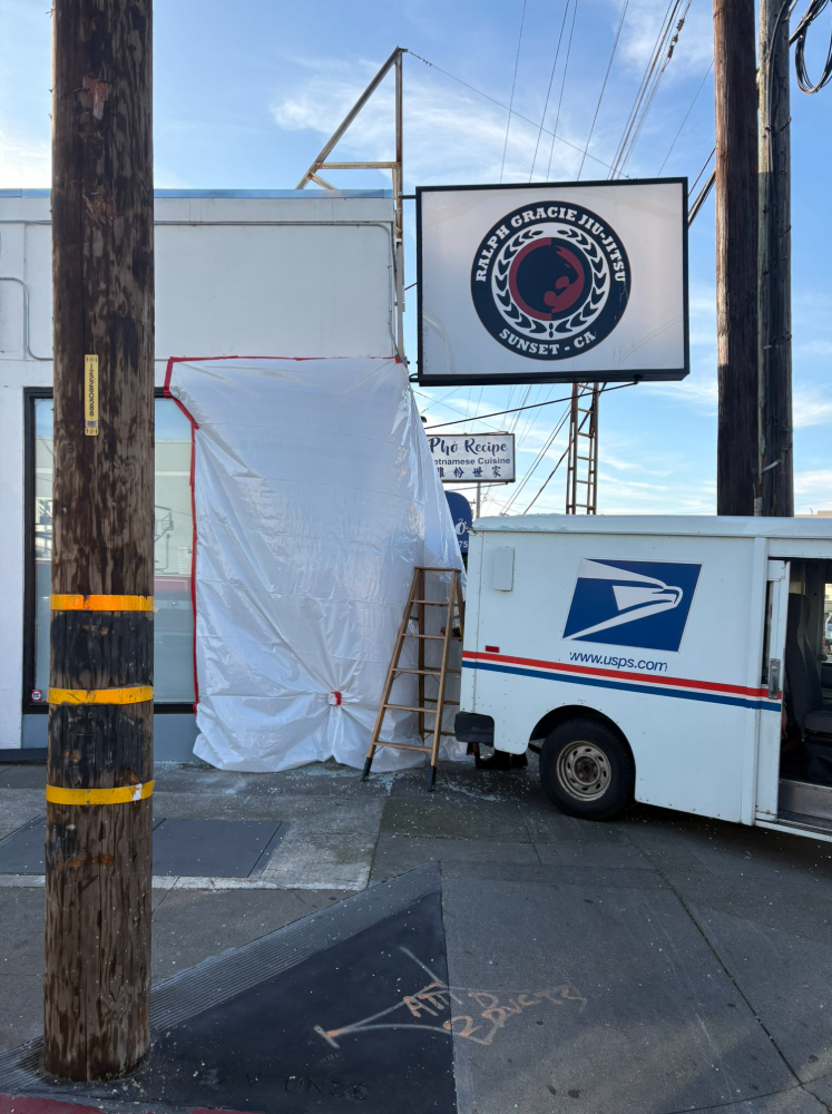 USPS truck backs into building in San Francisco Sunset