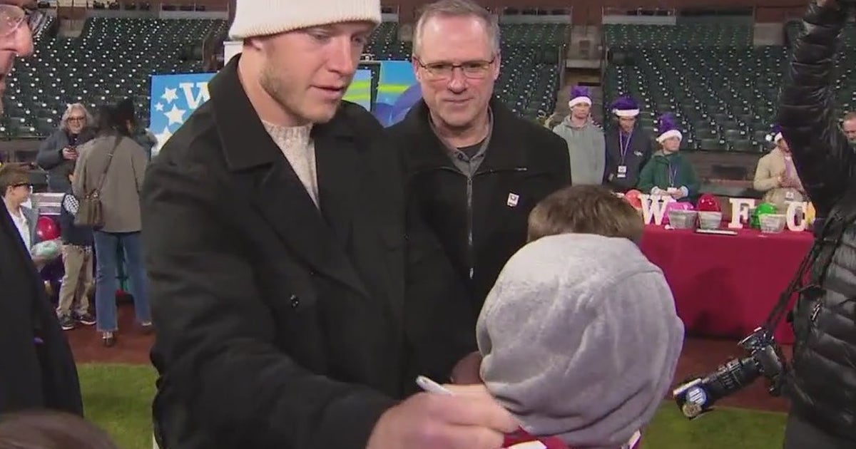 Holiday Heroes: 49ers bring magic to hundreds of Bay Area kids at