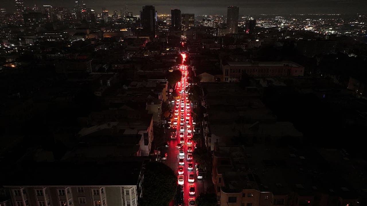 Power restored to much of San Francisco, City Hall still closed
